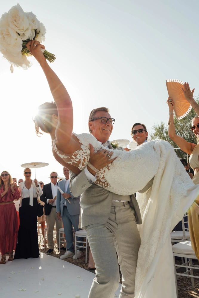 104- Ana Adriana Photography June 14 2025 Sneak Peek Bräutigam trägt Braut