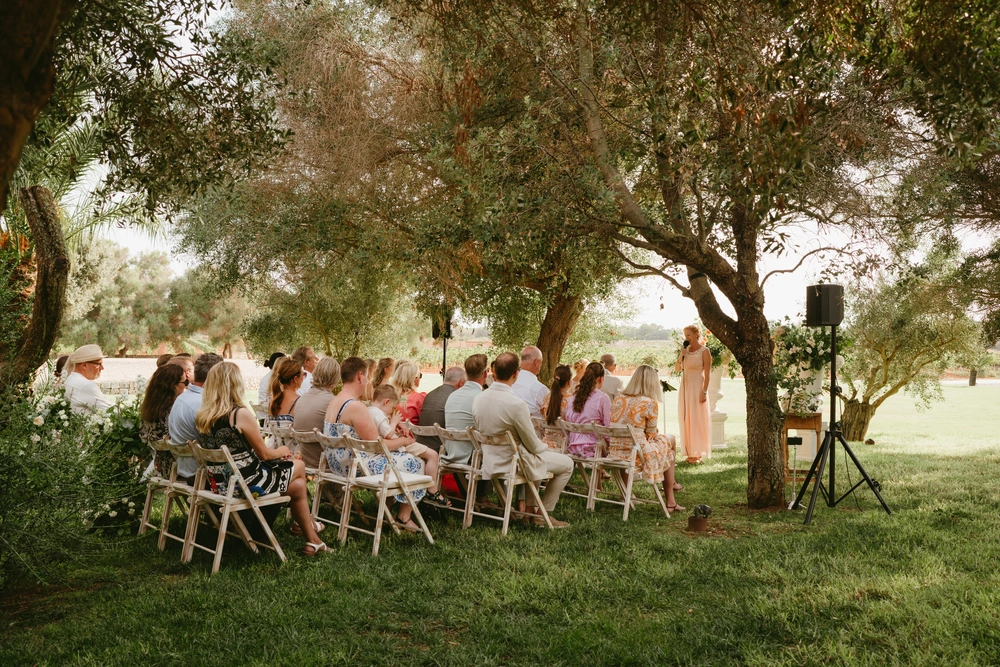 Hochzeitsgesellschaft am Zeremonieplatz