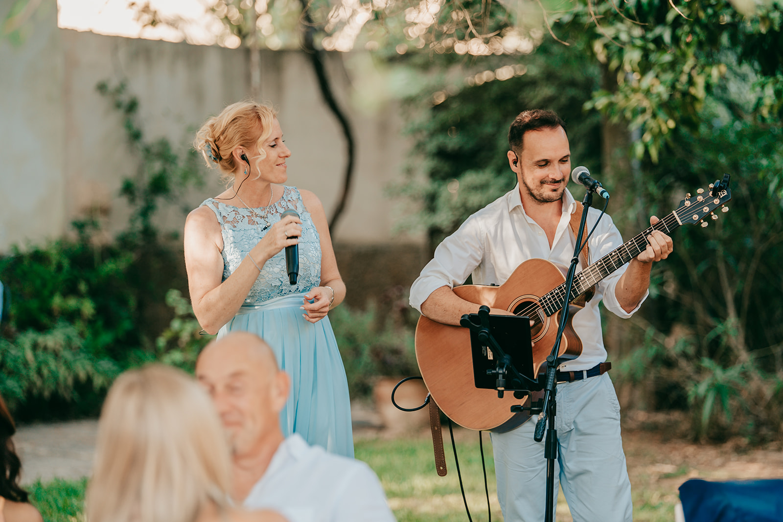 Hernán und Sandra beim Sektempfang