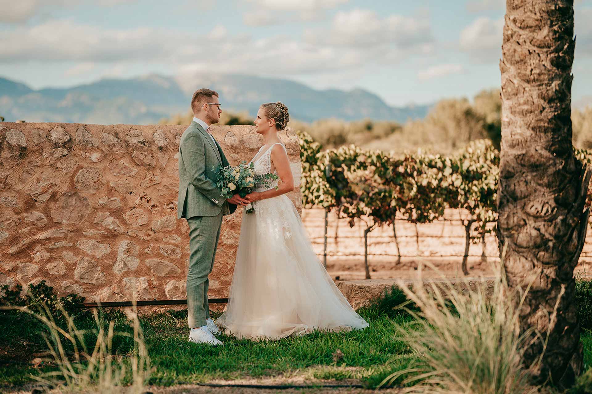 Hochzeitspaar auf der Bodega Son Juliana auf Mallorca